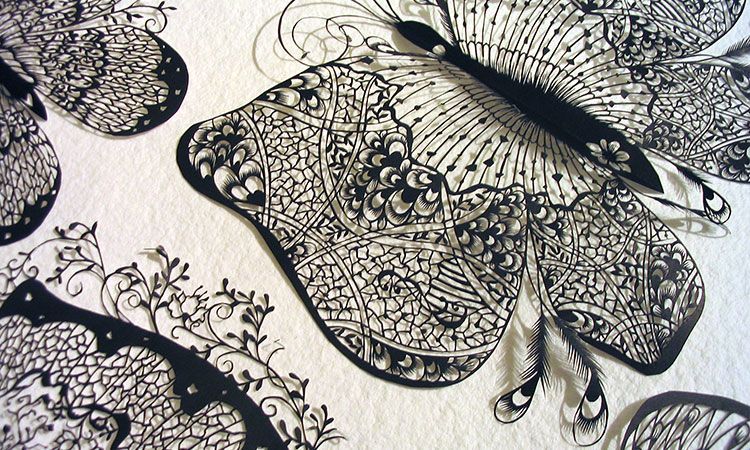 hina-realise-des-oeuvres-magnifiques-en-decoupant-du-papier-avec-une-precision-stupefiante-une