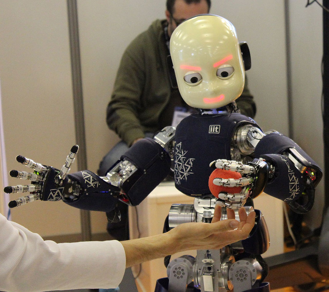 7-icub-robot