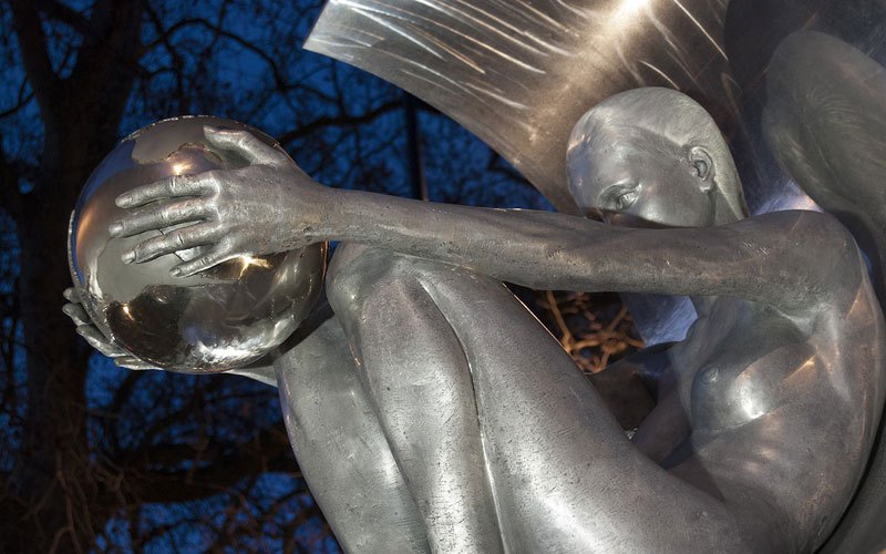 sculptures-lorenzo-quinn-17