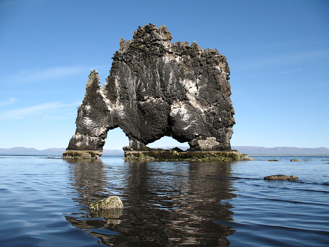 Hvítserkur en Islande via Shutterstock