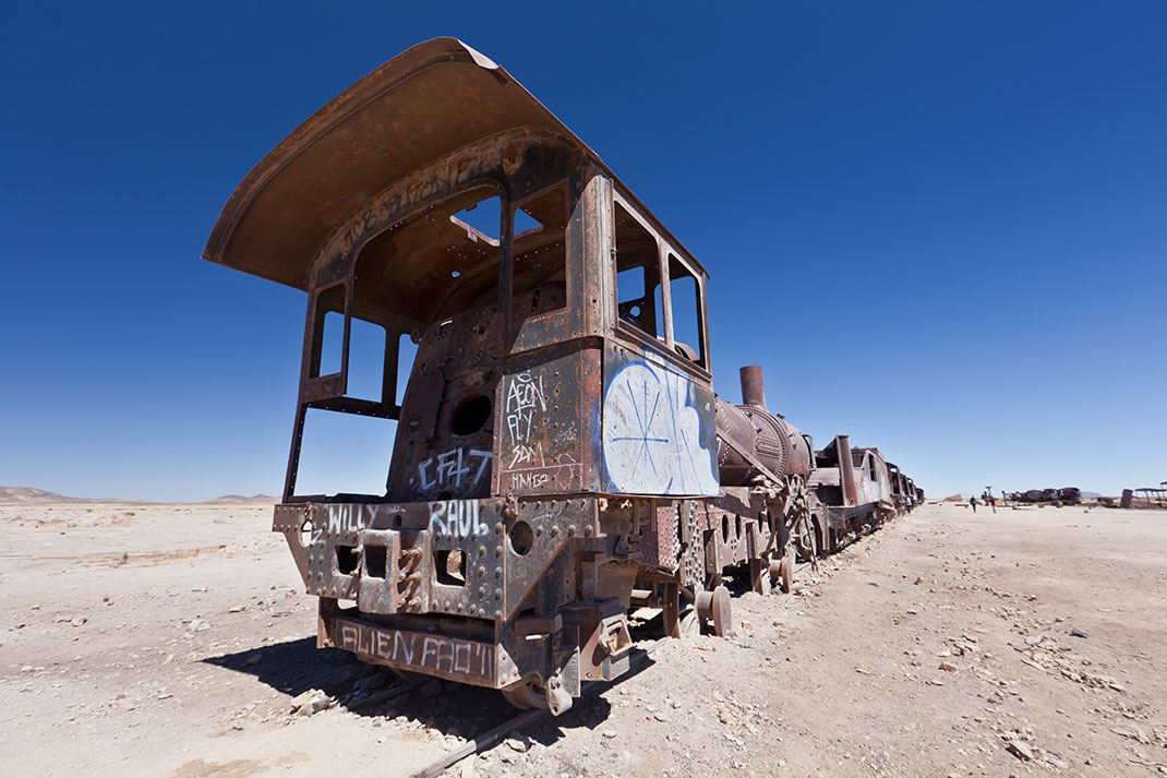 Un cimetière de trains en Bolivie via Shutterstock