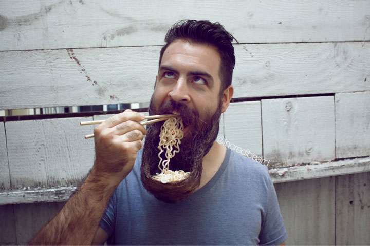 mr-incredibeard-sculpte-son-impressionnate-barbe-de-1000-facons-originales-contenu-une