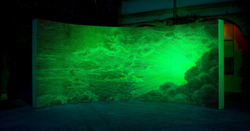 des-murs-stupefiants-qui-se-metamorphosent-en-fonction-de-la-lumiere21