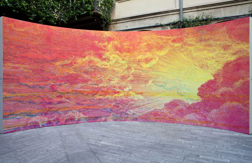 des-murs-stupefiants-qui-se-metamorphosent-en-fonction-de-la-lumiere25