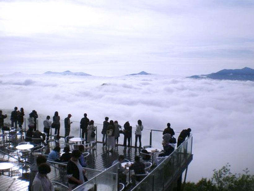 la-terrasse-au-dessus-des-nuages-qui-vous-transportera-au-paradis1