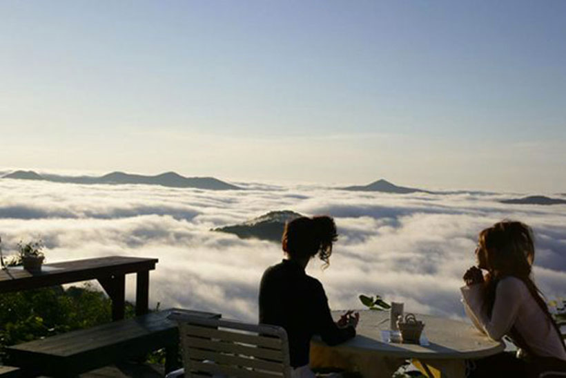la-terrasse-au-dessus-des-nuages-qui-vous-transportera-au-paradis2