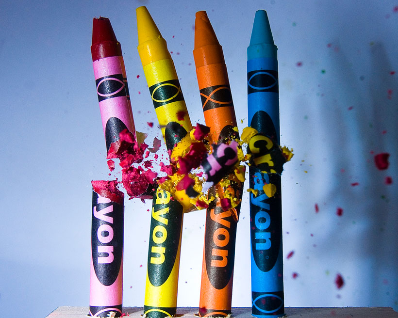 un-photographe-capture-le-moment-exact-dun-impact-et-sublime-lexplosion-des-objets2
