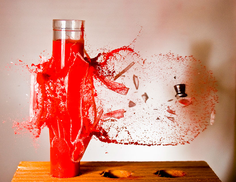 un-photographe-capture-le-moment-exact-dun-impact-et-sublime-lexplosion-des-objets4
