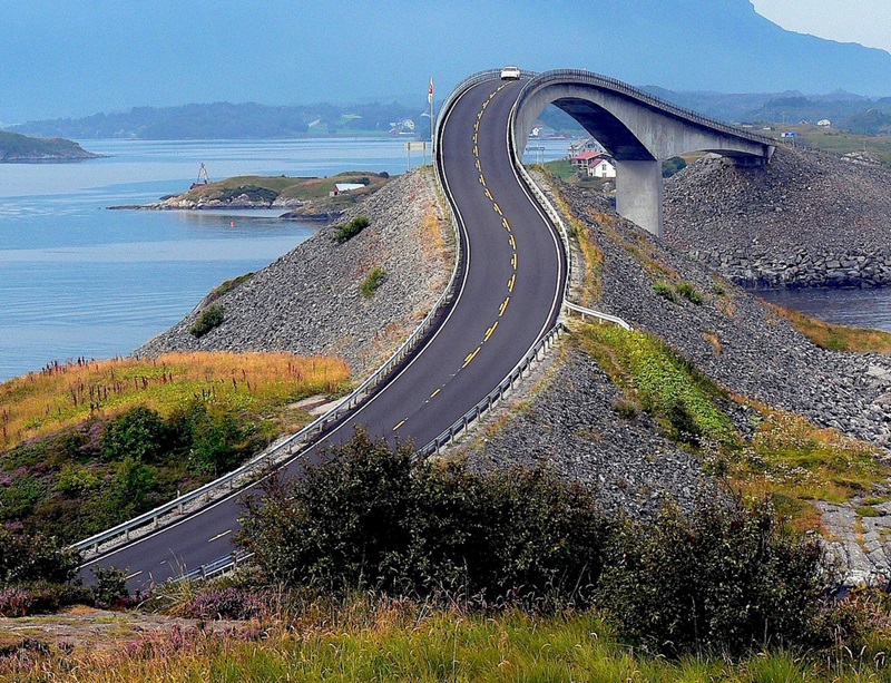 21_routes_spectaculaires_que_vous_devez_parcourir_au_moins_une_fois_dans_votre_vie_3bis