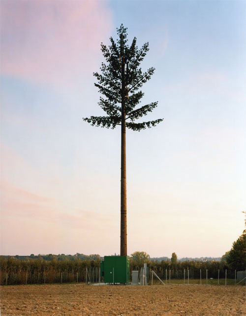 25-exemples-de-camouflages-ingenieux-pour-cacher-vos-antennes-telephoniques10