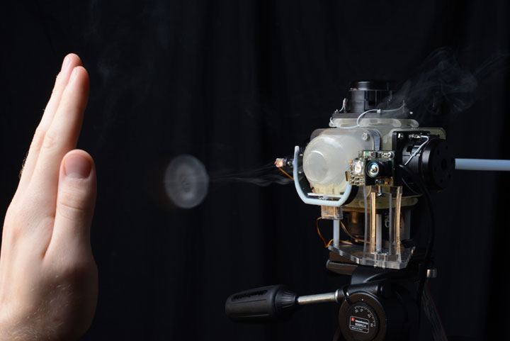 aireal-la-nouvelle-technologie-disney-qui-vous-donne-la-sensation-de-toucher-un-objet-virtuel7