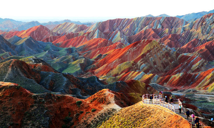decouvrez-les-spectaculaires-montagnes-les-plus-colorees-du-monde-une