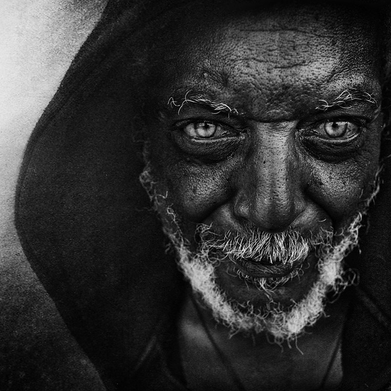 25_portraits_de_sans_abri_realises_en_noir_et_blanc_qui_ne_vous_laisseront_pas_insensible_28