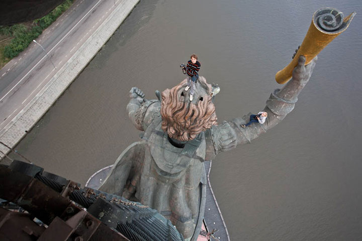 28-cliches-vertigineux-dans-lesquels-un-photographe-fou-de-sensation-fortes-defie-la-mort11