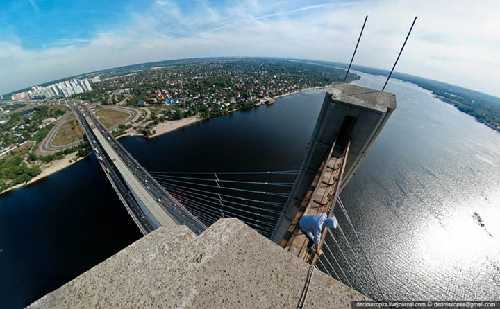 28-cliches-vertigineux-dans-lesquels-un-photographe-fou-de-sensation-fortes-defie-la-mort18