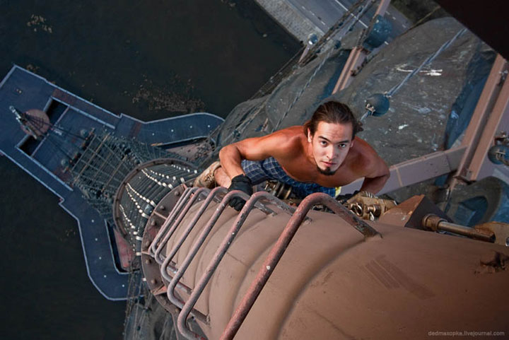 28-cliches-vertigineux-dans-lesquels-un-photographe-fou-de-sensation-fortes-defie-la-mort22