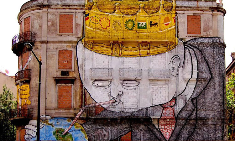 BLU, l’artiste urbain qui métamorphose les façades d’immeubles avec ses peintures engagéesUne