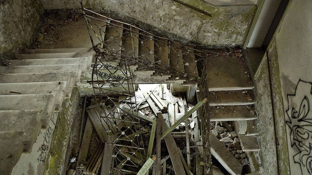 a-la-decouverte-des-asiles-abandonnes-les-plus-flippants-du-monde27