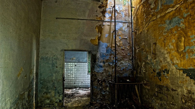 a-la-decouverte-des-asiles-abandonnes-les-plus-flippants-du-monde29