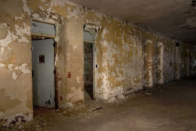 a-la-decouverte-des-asiles-abandonnes-les-plus-flippants-du-monde48