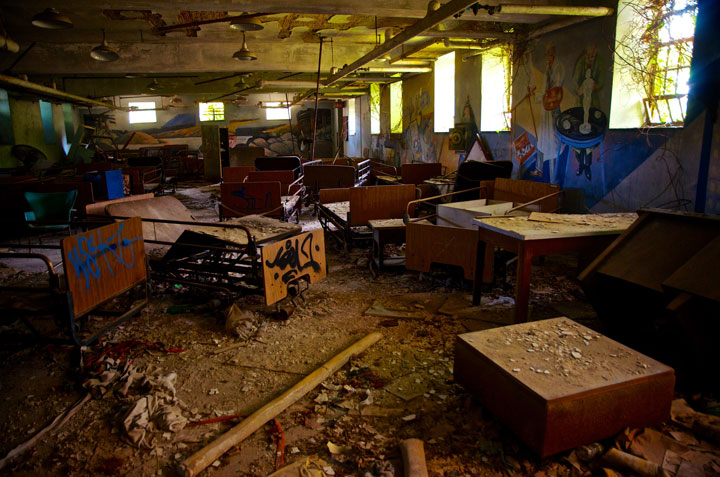 a-la-decouverte-des-asiles-abandonnes-les-plus-flippants-du-monde75