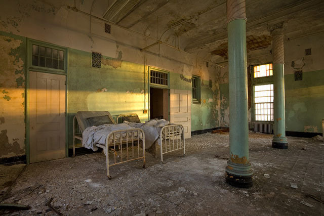 a-la-decouverte-des-asiles-abandonnes-les-plus-flippants-du-monde76