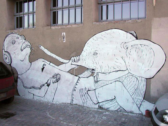 blu-lartiste-urbain-qui-metamorphose-les-facades-dimmeubles-avec-ses-peintures-engagees104