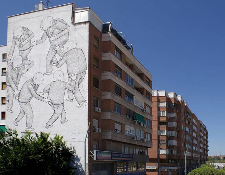 blu-lartiste-urbain-qui-metamorphose-les-facades-dimmeubles-avec-ses-peintures-engagees20