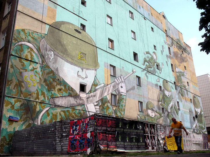 blu-lartiste-urbain-qui-metamorphose-les-facades-dimmeubles-avec-ses-peintures-engagees34