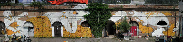 blu-lartiste-urbain-qui-metamorphose-les-facades-dimmeubles-avec-ses-peintures-engagees41