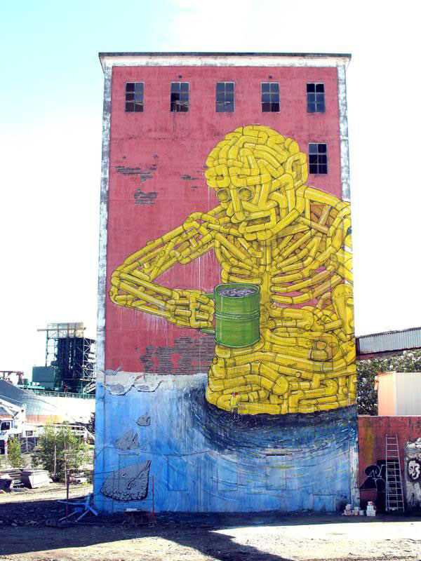 blu-lartiste-urbain-qui-metamorphose-les-facades-dimmeubles-avec-ses-peintures-engagees53