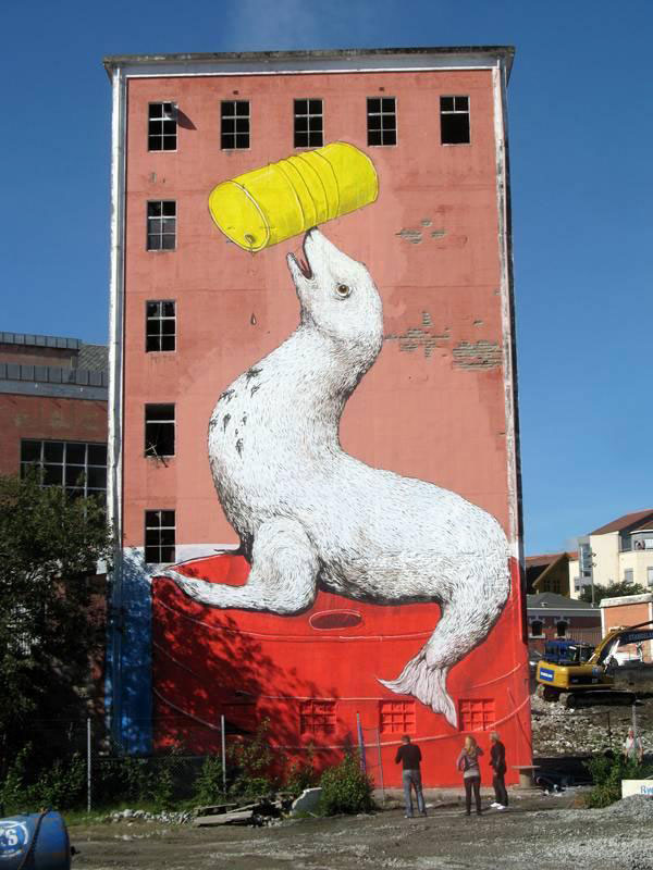 blu-lartiste-urbain-qui-metamorphose-les-facades-dimmeubles-avec-ses-peintures-engagees63