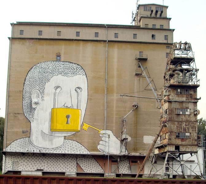 blu-lartiste-urbain-qui-metamorphose-les-facades-dimmeubles-avec-ses-peintures-engagees67