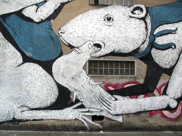 blu-lartiste-urbain-qui-metamorphose-les-facades-dimmeubles-avec-ses-peintures-engagees68