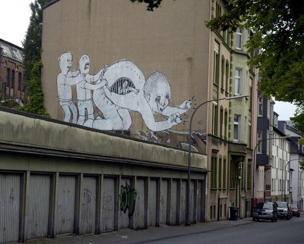 blu-lartiste-urbain-qui-metamorphose-les-facades-dimmeubles-avec-ses-peintures-engagees90