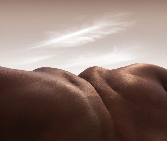 les-corps-dhommes-et-de-femmes-metamorphoses-en-13-paysages-desertiques7