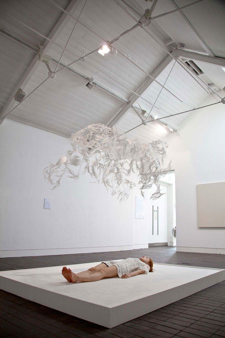 les-extraordinaires-sculptures-de-papier-decoupees-a-la-main-de-nahoko-kojima12