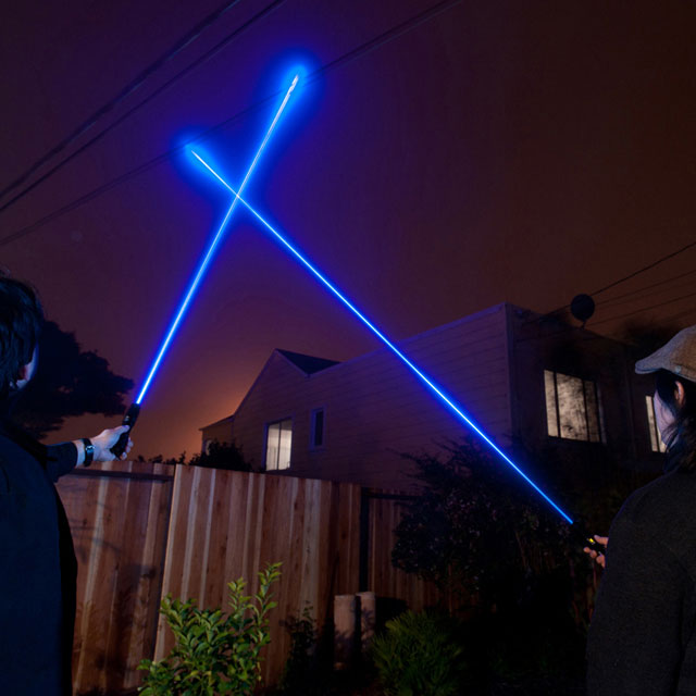 les-gadgets-geek-du-vendredi-bouee-pour-gobelet-reveil-revolver4