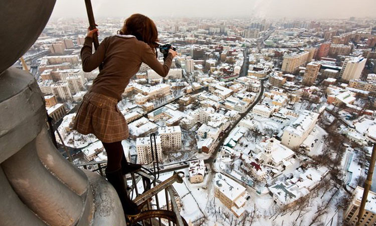 27-cliches-vertigineux-dun-photographe-qui-met-sa-vie-en-peril-pour-les-capturer-une