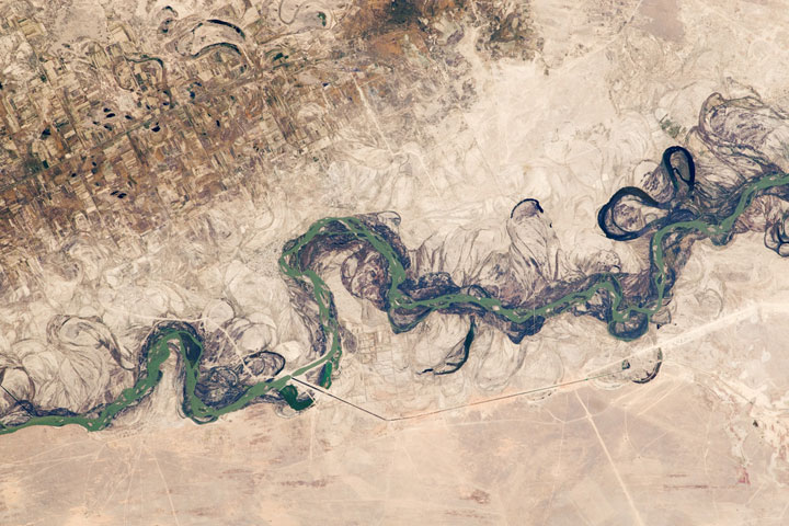 55-photographies-epoustouflantes-de-la-terre-vue-de-lespace-prises-par-des-satellites-de-la-nasa32