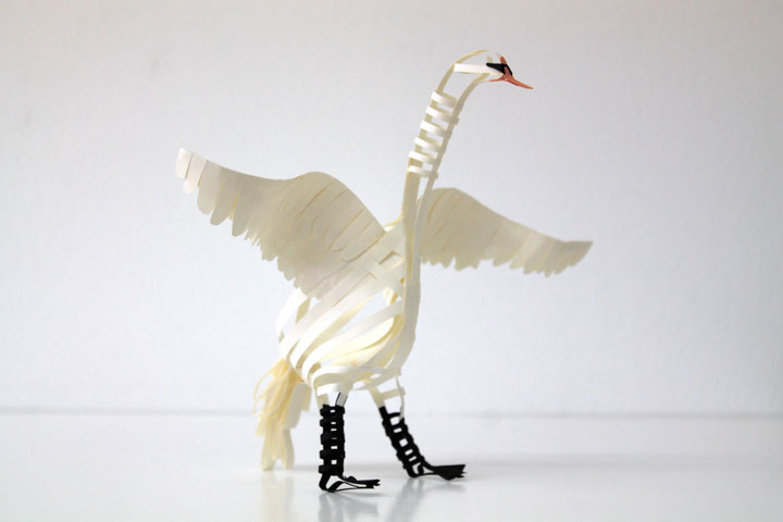 ces-sublimes-reproductions-doiseaux-multicolores-sont-entierement-faites-de-papier1