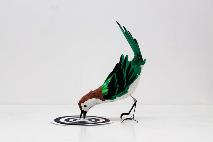 ces-sublimes-reproductions-doiseaux-multicolores-sont-entierement-faites-de-papier10