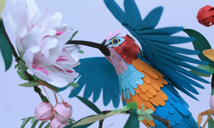 ces-sublimes-reproductions-doiseaux-multicolores-sont-entierement-faites-de-papierUne