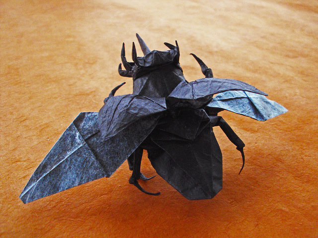 des-feuilles-de-papier-se-metamorphosent-en-magnifiques-animaux-grace-a-des-origamis18