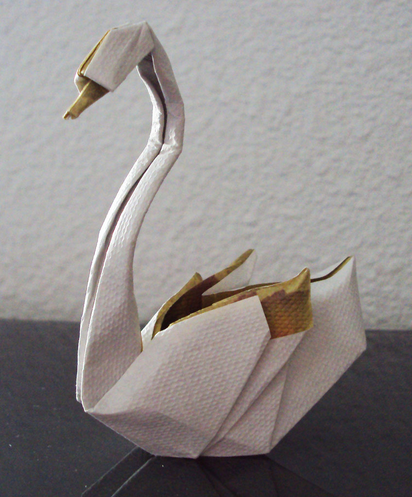 des-feuilles-de-papier-se-metamorphosent-en-magnifiques-animaux-grace-a-des-origamis9