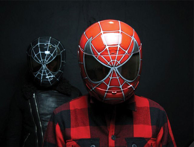 les-gadgets-geek-du-vendredi-casque-de-moto-spider-man-boutons-de-manchette-star-wars-reveil-matin-a-desamorcer1