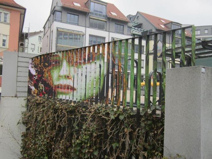 decouvrez-de-surprenantes-oeuvres-de-street-art-dissimulees-dans-les-rues-visibles-que-sous-un-certain-angle-06