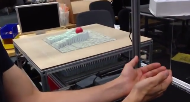 cette-stupefiante-technologie-va-vous-permettre-dinteragir-avec-des-objets-sans-les-toucher2