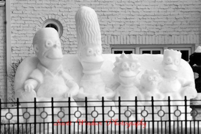 20-bonhomme-de-neige-impressionnants-qui-mettront-un-peu-de-fantaisie-dans-vos-sculptures-hivernales2