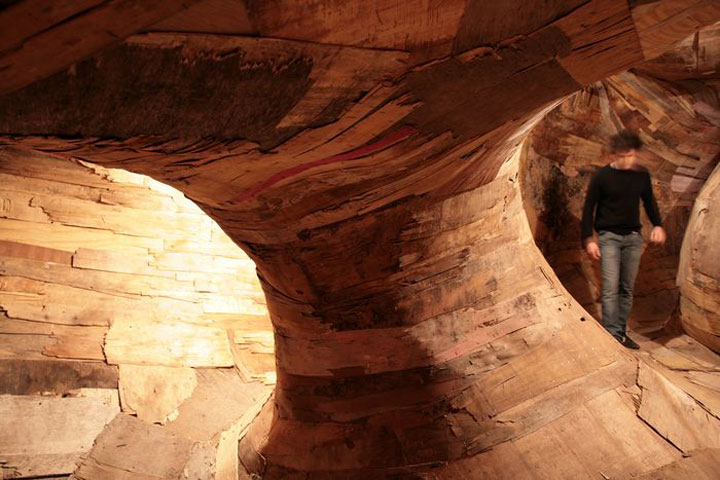 decouvrez-les-surprenantes-installations-en-bois-dun-artiste-bresilien16
